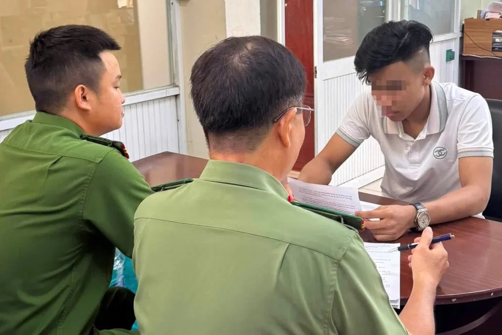 Dương Hồng Phúc tại cơ quan công an. Ảnh: Công an cung cấp
