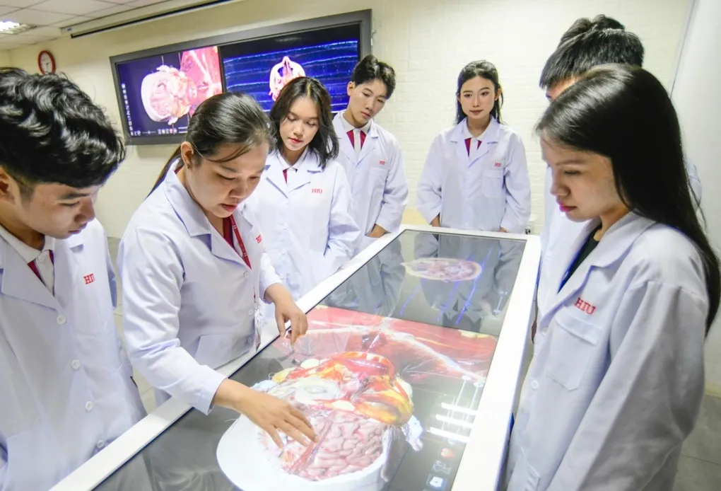 Sinh viên ngành Y khoa Học viện Quốc tế Hồng Bàng. Ảnh: HIU