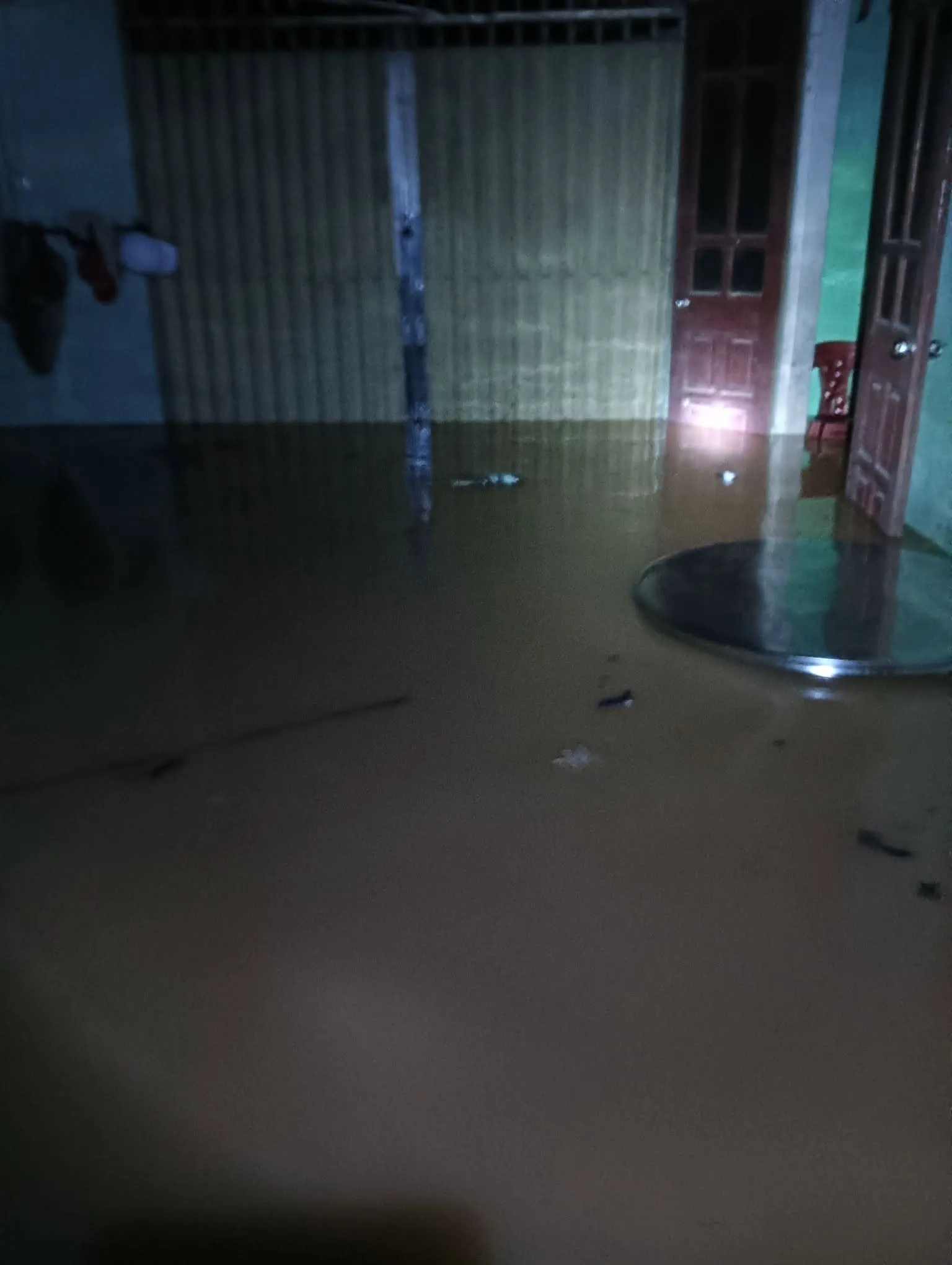 Bão số 4 trút mưa lớn, dân ở Lạng Sơn 'mất ngủ' vì lũ dâng nhanh - Ảnh 7.