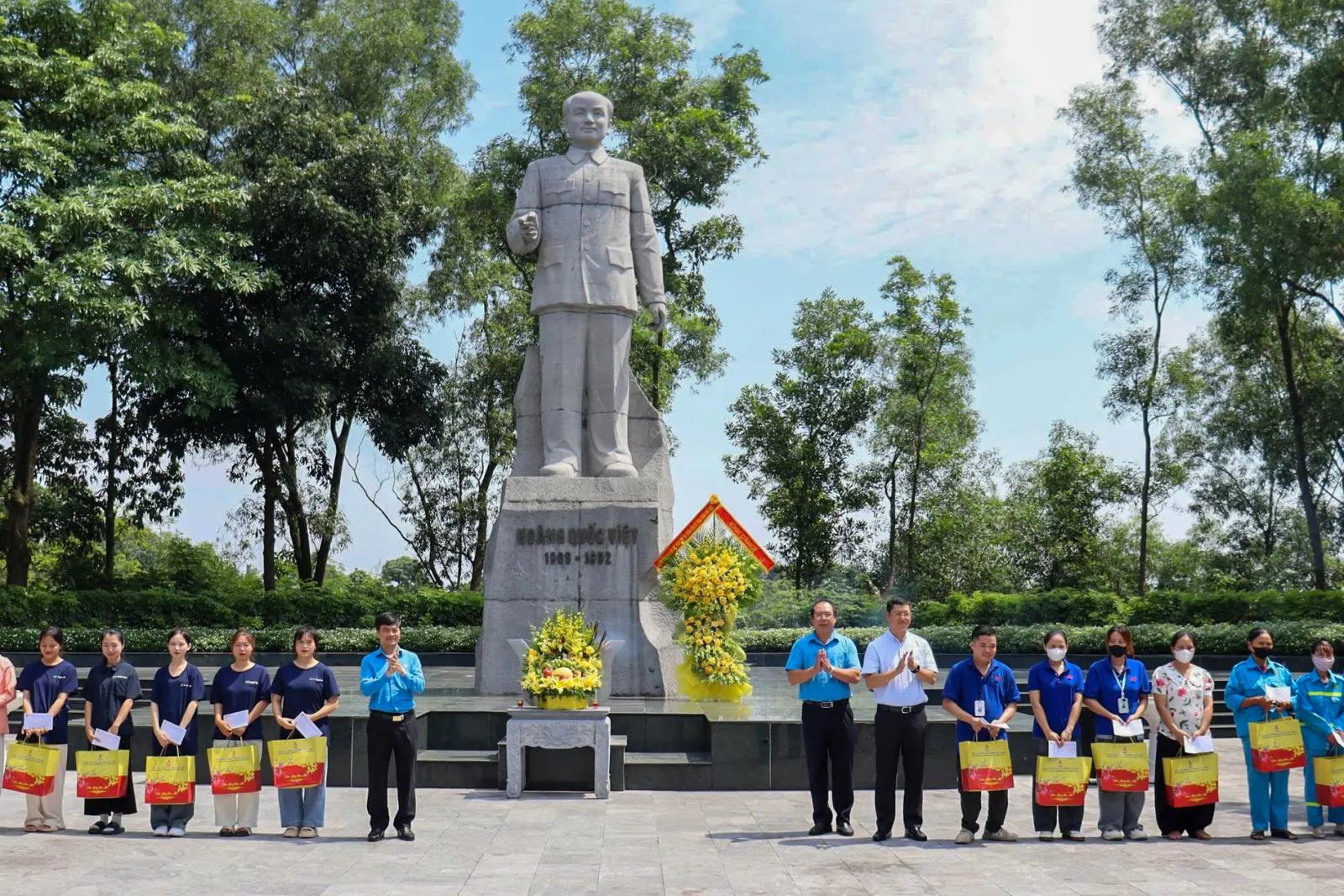 Thu nhập người lao động 14-18 triệu đồng/tháng, lương cơ bản vượt chuẩn 36% - Ảnh 2.