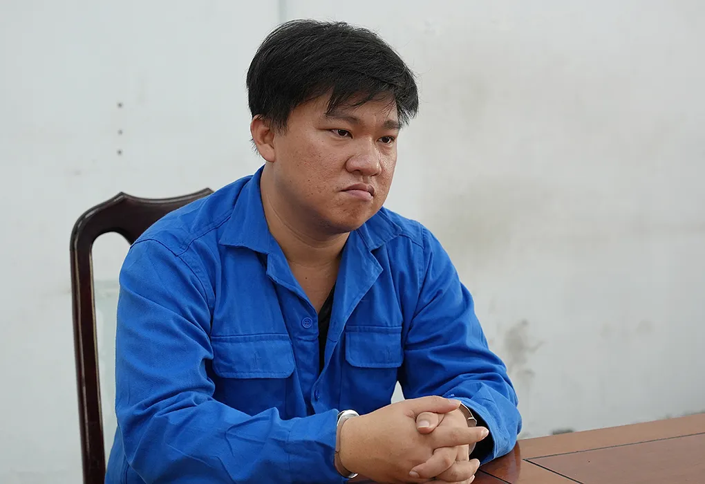 Phạm Đỗ Đăng Khoa tại cơ quan điều tra. Ảnh: Công an TP HCM