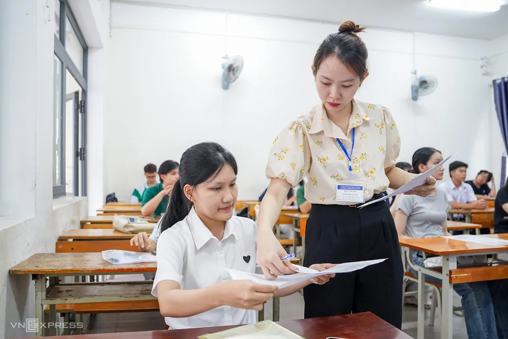 Thí sinh thi tốt nghiệp THPT 2026 tại trường THPT Phan Châu Trinh, phường Hải Châu, TP Đà Nẵng. Ảnh: Nguyễn Đông