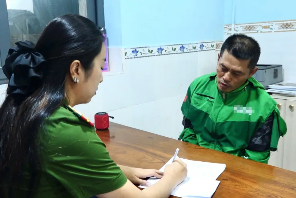 Phan Văn Lộc tại cơ quan công an. Ảnh công an cung cấp