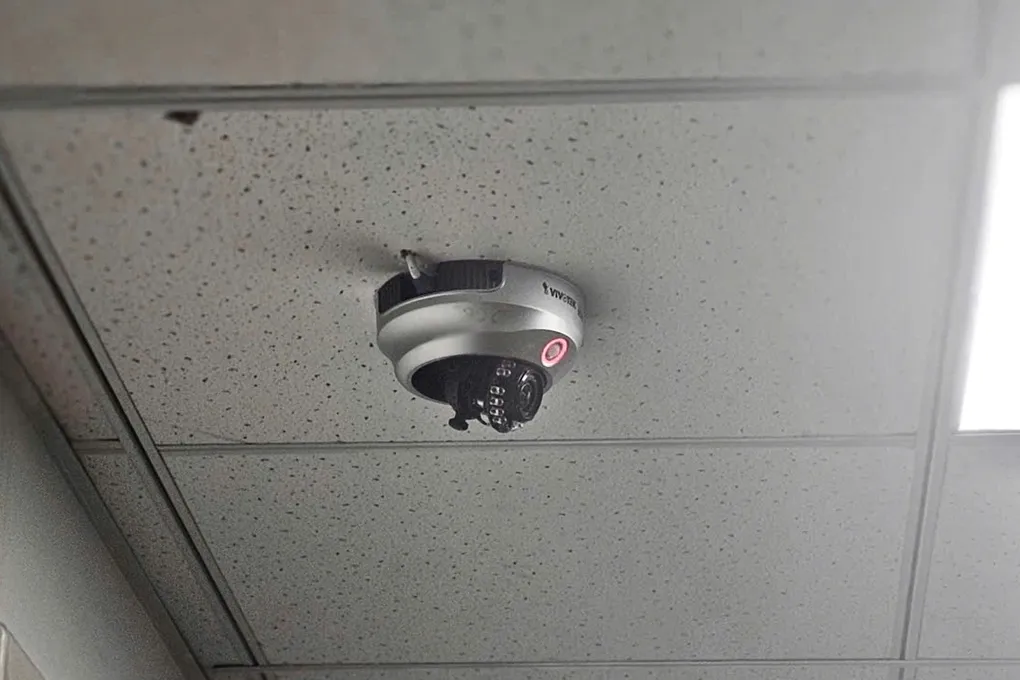 Lắp camera phải thông báo cho người được ghi hình. Ảnh: Phạm Hải