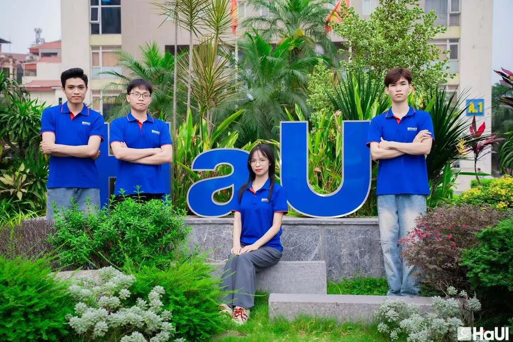Sinh viên Đại học Công nghiệp Hà Nội. HaUI
