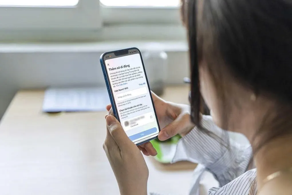 Tài khoản mạng xã hội phải xác thực mới được đăng tải, chia sẻ thông tin. Ảnh: Phạm Hải