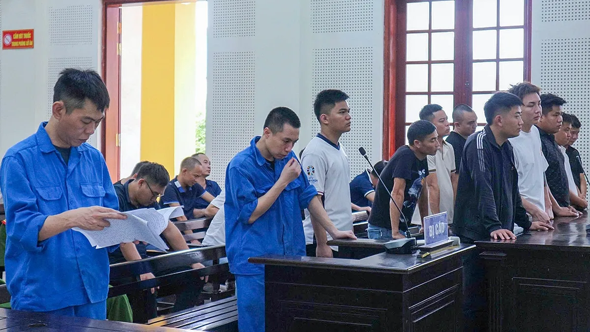 Đường dây buôn bán gần 1.000 bình khí cười