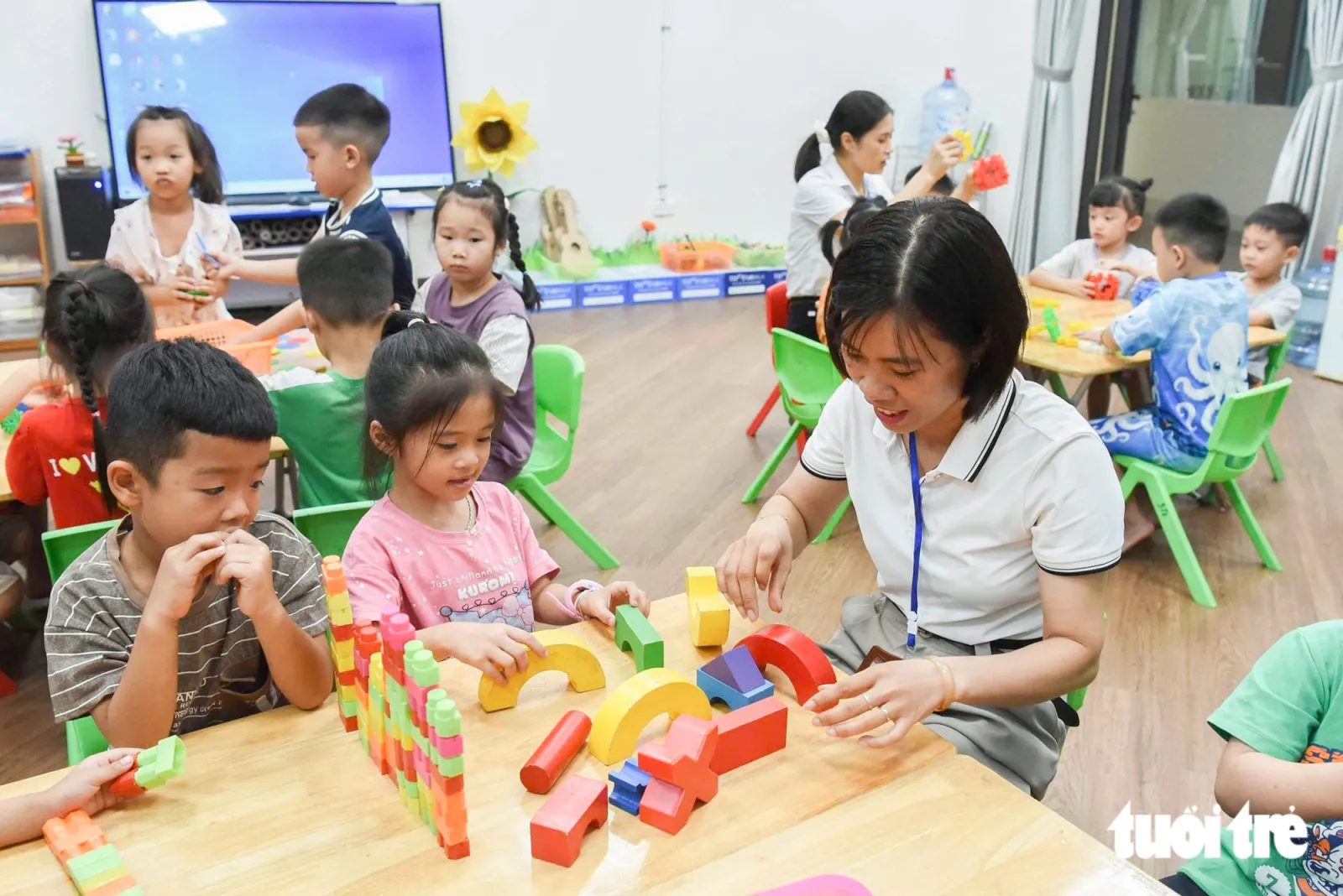Dời trường làm sân bay Gia Bình, thầy cô 'đội nắng' chuyển lớp - Ảnh 10.