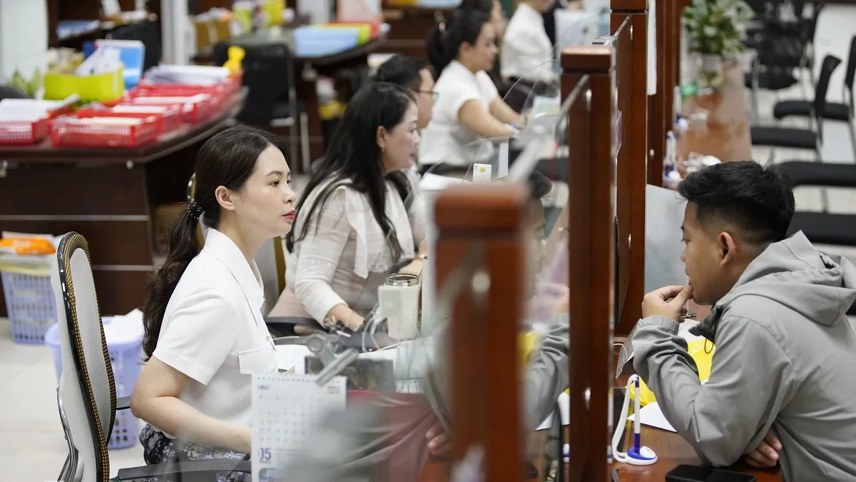 Đề xuất hỗ trợ hàng tháng 100% lương theo hệ số cho cán bộ kiểm soát thủ tục hành chính