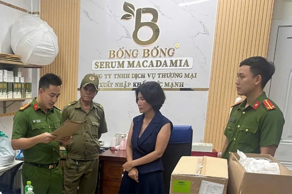 Cơ quan Cảnh sát điều tra Công an tỉnh Đăk Lăk thi hành lệnh khám xét khẩn cấp đối với bị can Nguyễn Thị Lựu. Ảnh: Công an Đăk Lăk