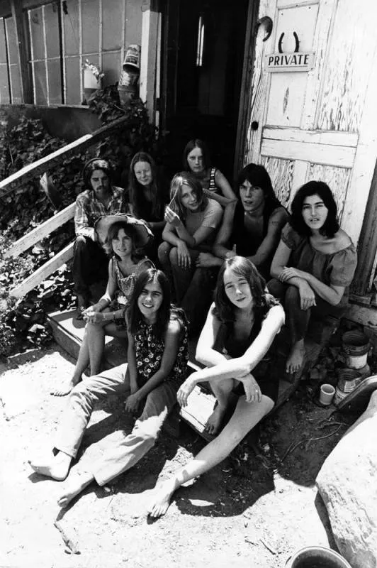 Một số thành viên Gia đình Manson ở Spahn Ranch. Ảnh: Los Angeles Public Library