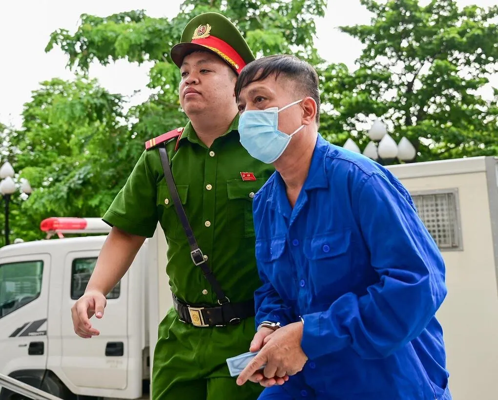 Ông Hoan được dẫn giải đến tòa, sáng 18/8. Ảnh: Thế Bằng