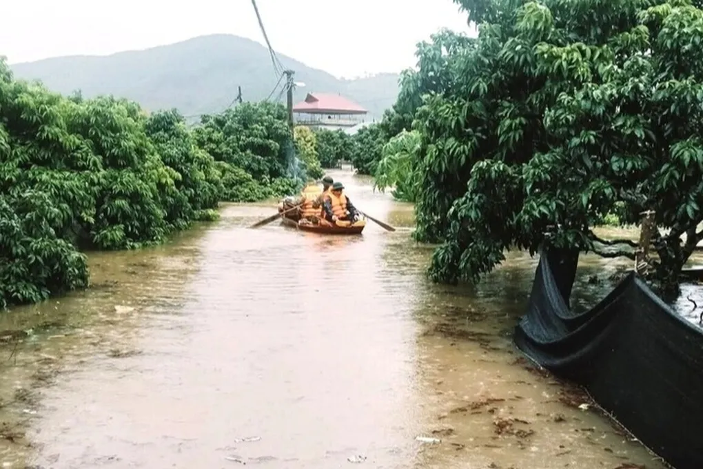 Bắc Ninh di dời 17 hộ dân, Thái Nguyên cảnh báo lũ quét - 1