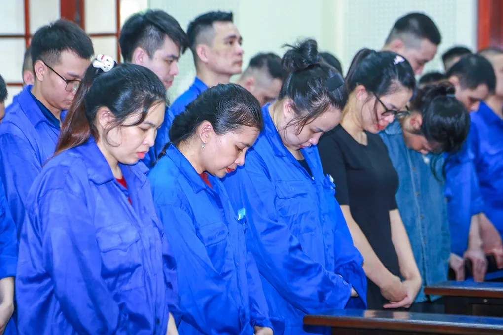 Nhiều nữ bị cáo hối hận, bật khóc tại tòa. Ảnh: Đức Hùng
