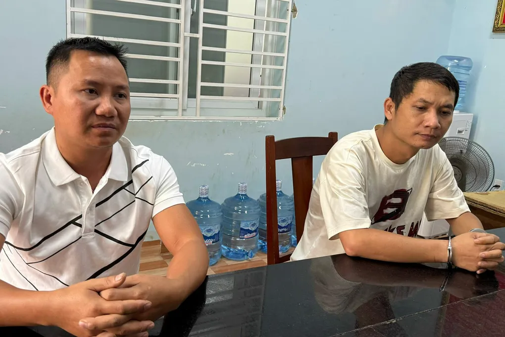 Hồ Lê Phát (phải) và Phan Duy Hạnh tại cơ quan điều tra. Ảnh: Ngọc Oanh