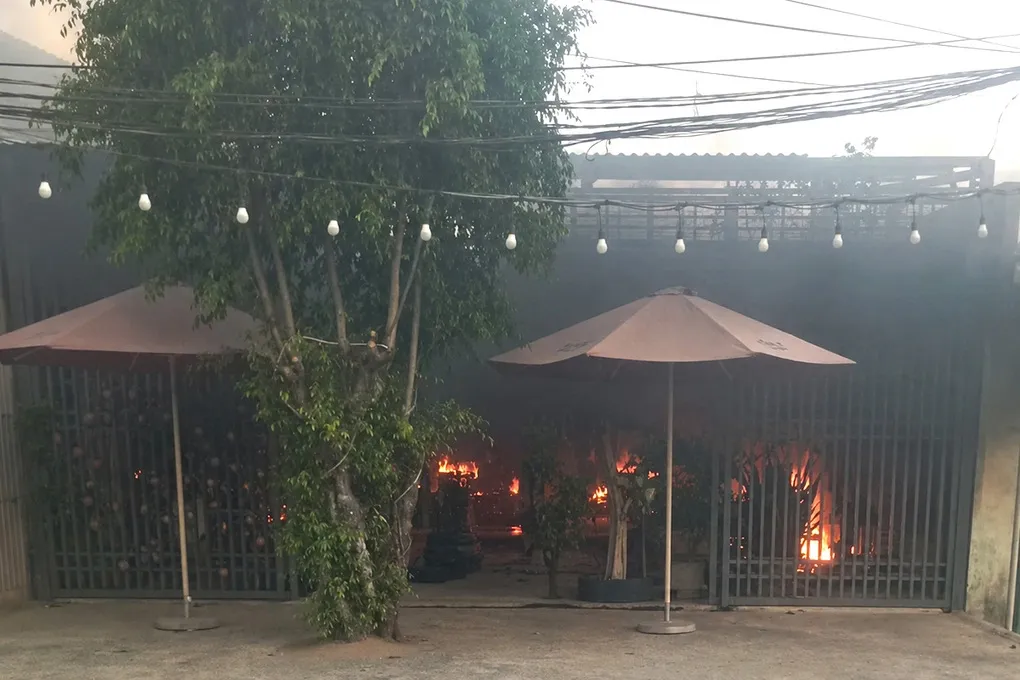 Hiện trường vụ phóng hỏa. Ảnh: Ngọc Oanh