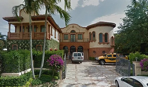 Căn biệt thự ven sông ở Miami của vợ chồng Manuel Manny Marin. Ảnh: Dailymail