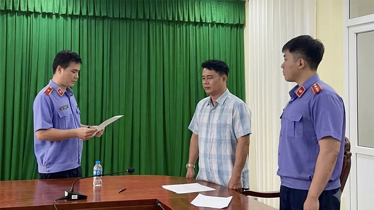 Vì sao 6 kiểm sát viên, công an không khởi tố tài xế tông chết nữ sinh ở Vĩnh Long?