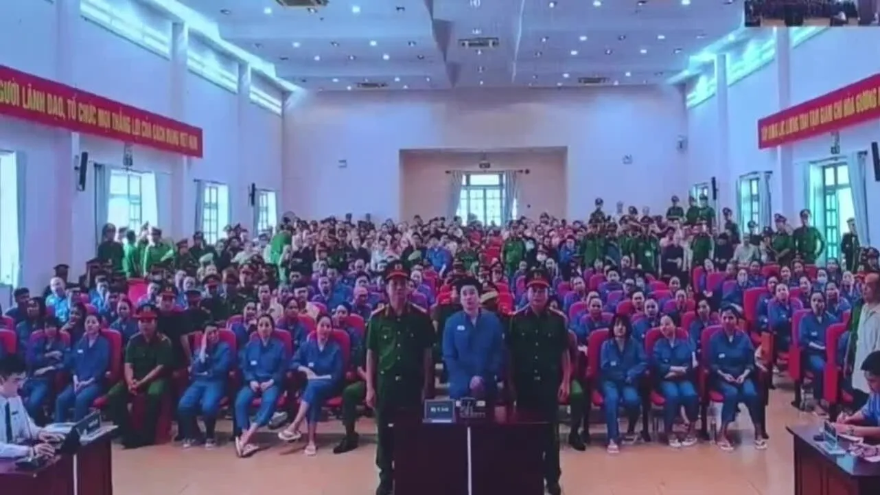 Ca sĩ Chi Dân, 'Cô tiên từ thiện' xin điều chỉnh thông tin trong đại án ma túy VN10