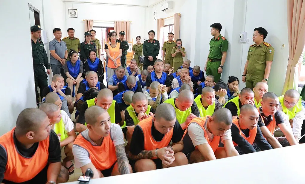 Công an bắt giữ 40 nghi phạm người Việt Nam ở Lào. Ảnh: Công an cung cấp