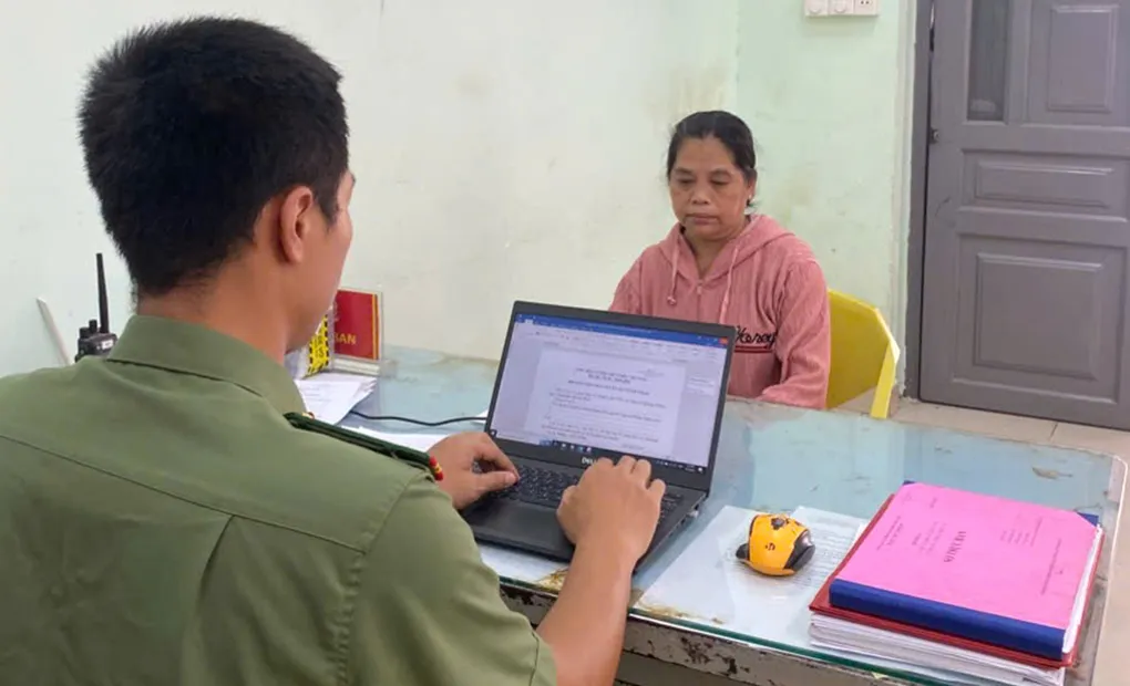 Nữ bảo mẫu bị cảnh sát triệu tập làm việc. Ảnh: Công an TP HCM
