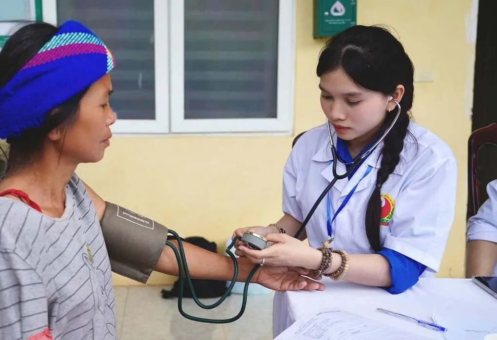 Học viện Y Dược học cổ truyền Việt Nam khám sức khỏe miễn phí cho người dân tại Thanh Hóa hồi tháng 7. Ảnh: Fanpage học viện