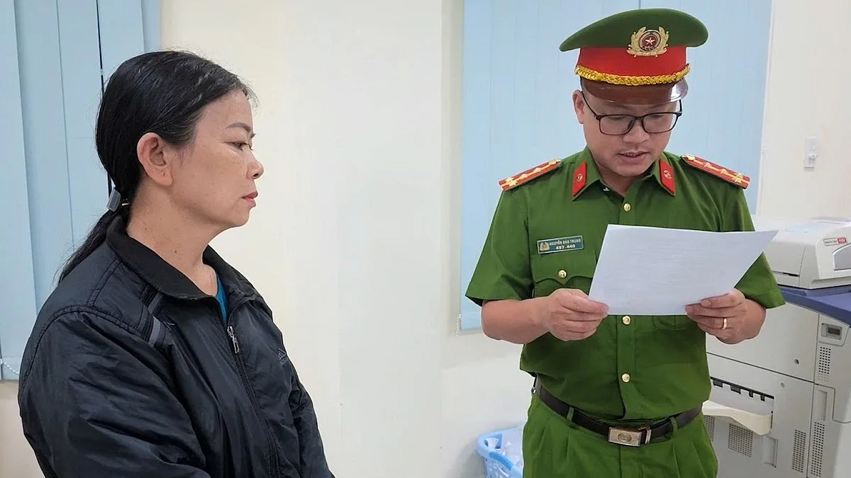 Người phụ nữ bị khởi tố vì pha cồn với nước lã thành rượu bán