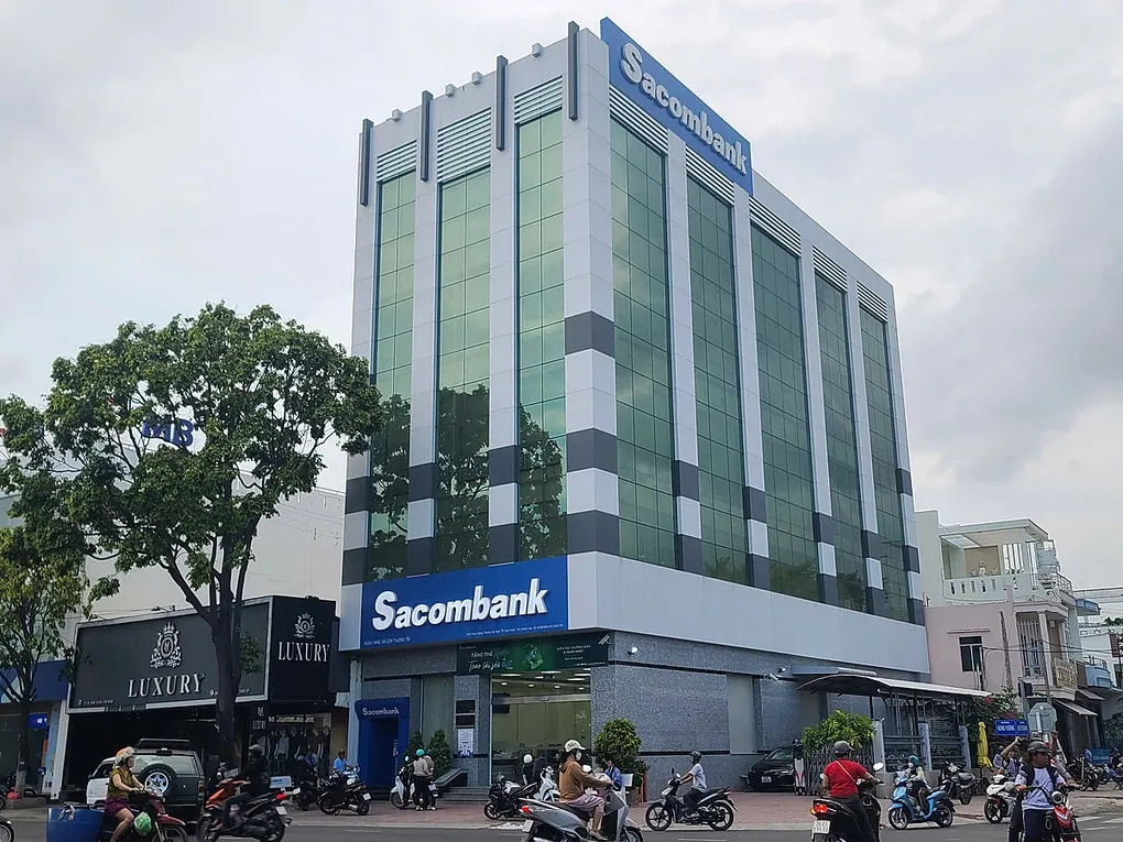 Phòng giao dịch Cam Ranh thuộc ngân hàng Sacombank, hồi tháng 5/2025. Ảnh: Tường Vy