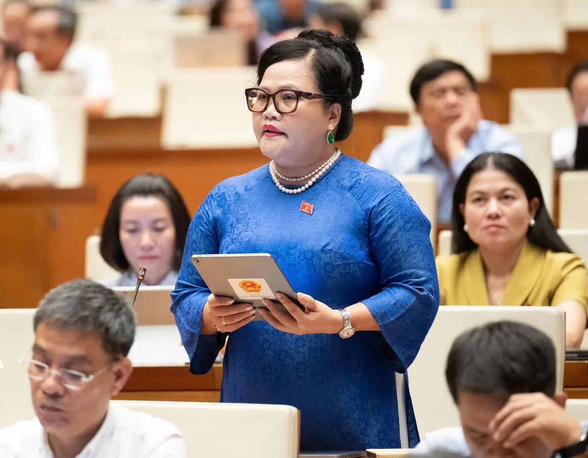 Bộ trưởng Lâm Thị Phương Thanh giải trình đề xuất di dời di tích làm đường kết nối sân bay Gia Bình với Hà Nội - Ảnh 2.