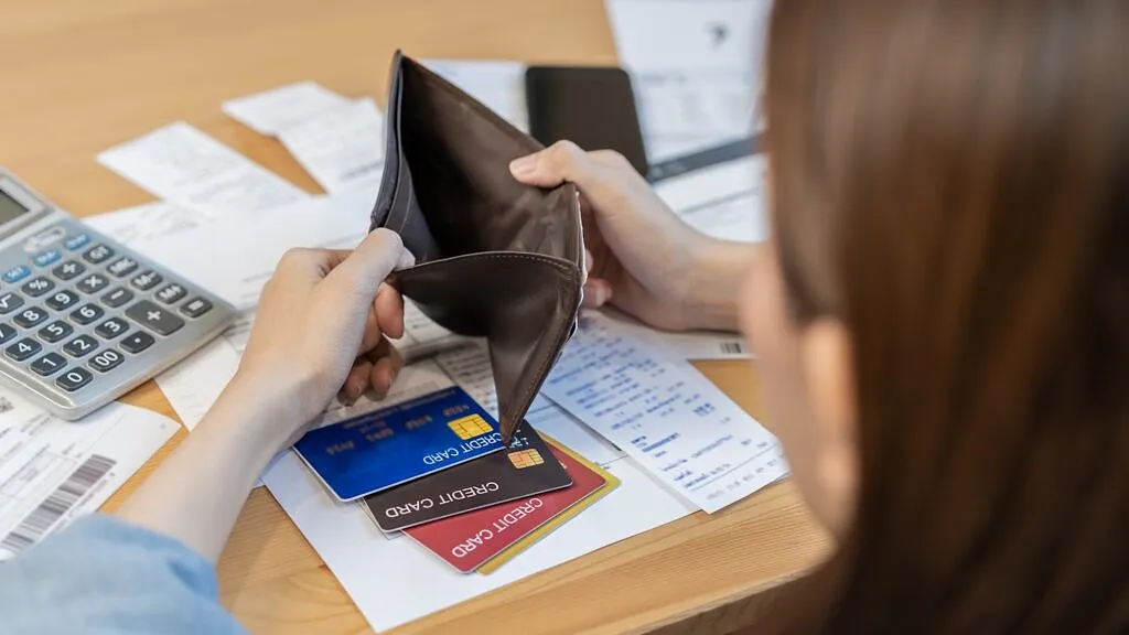 Nợ mà không có tiền trả, phải làm gì để tránh bị đi tù?