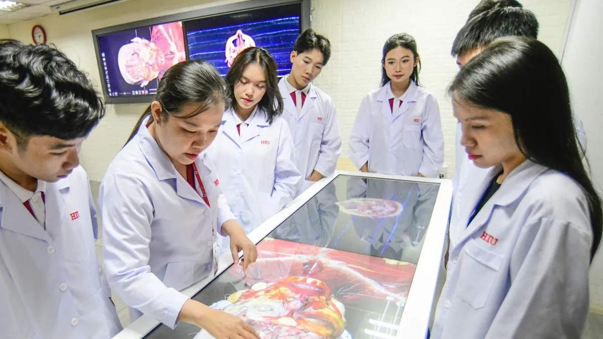 Học phí ngành Y khoa phổ biến 65-88 triệu đồng mỗi năm