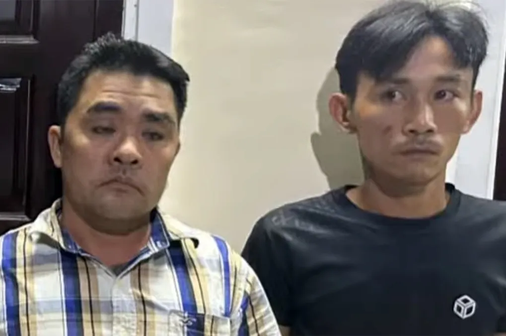 Nguyễn Tấn Lợi (trái) cùng Nguyễn Hoàng Mỹ tại cơ quan công an. Ảnh: Công an Cần Thơ