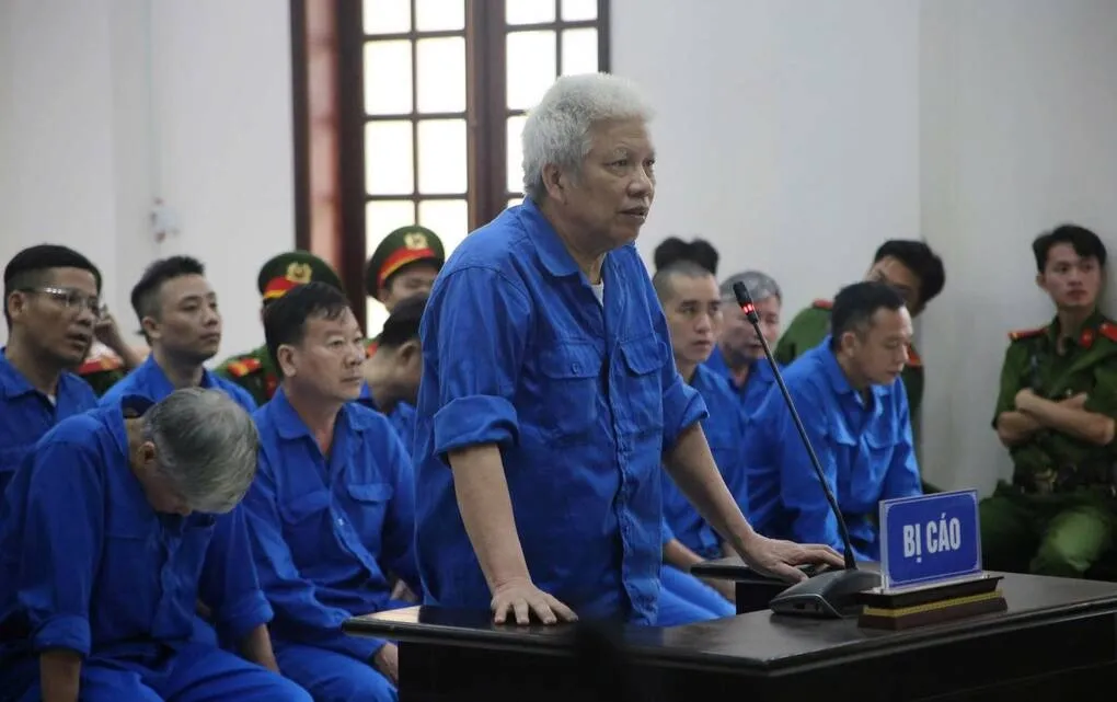 Bị cáo Trần Văn Thành, cựu Giám đốc Trung tâm Pháp y tâm thần khu vực Tây Nguyên, trả lời thẩm vấn tại toà ngày 10/9. Ảnh: Phạm Hải