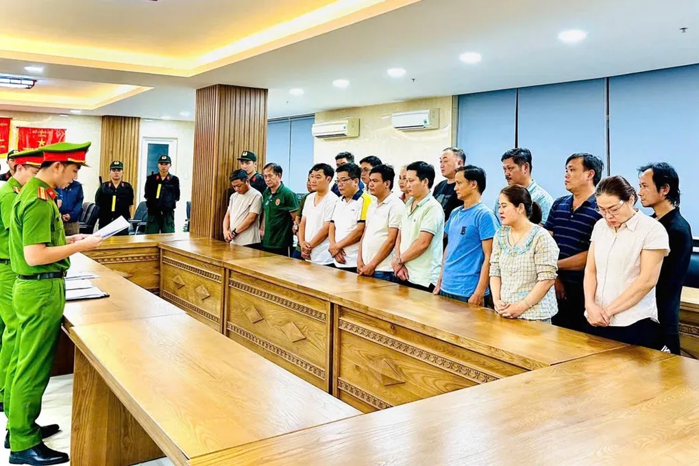 Những người liên quan đến đường dây chạy dịch vụ thiết yếu bị khởi tố. Ảnh: Thành Huynh