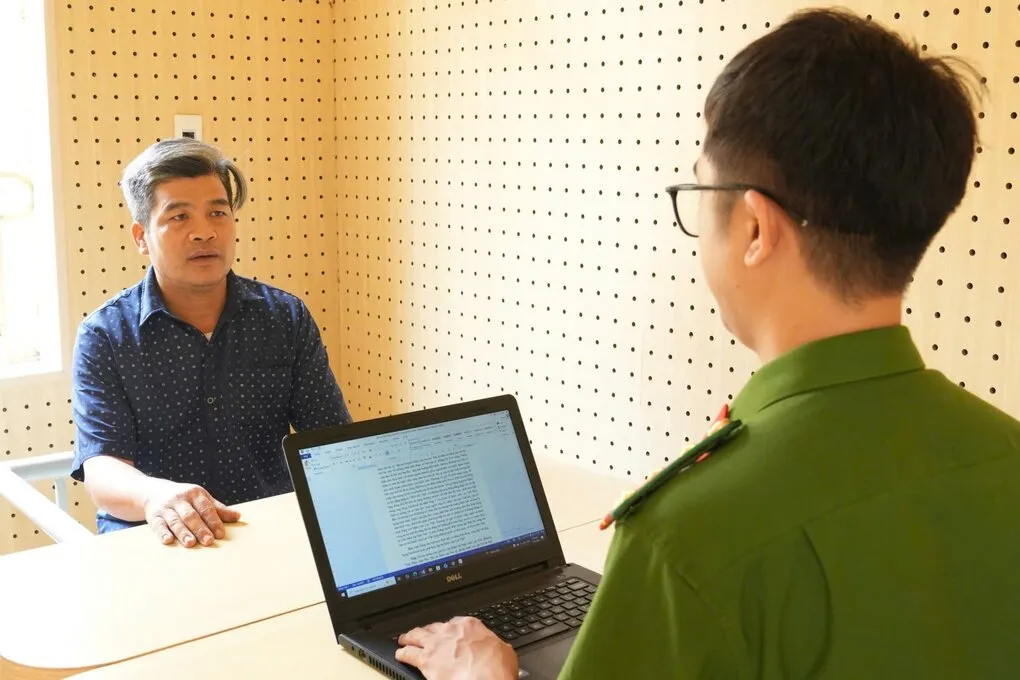 Bị can Nguyễn Khắc Hồng, bố đẻ cô gái nói dối. Ảnh: Công an cung cấp