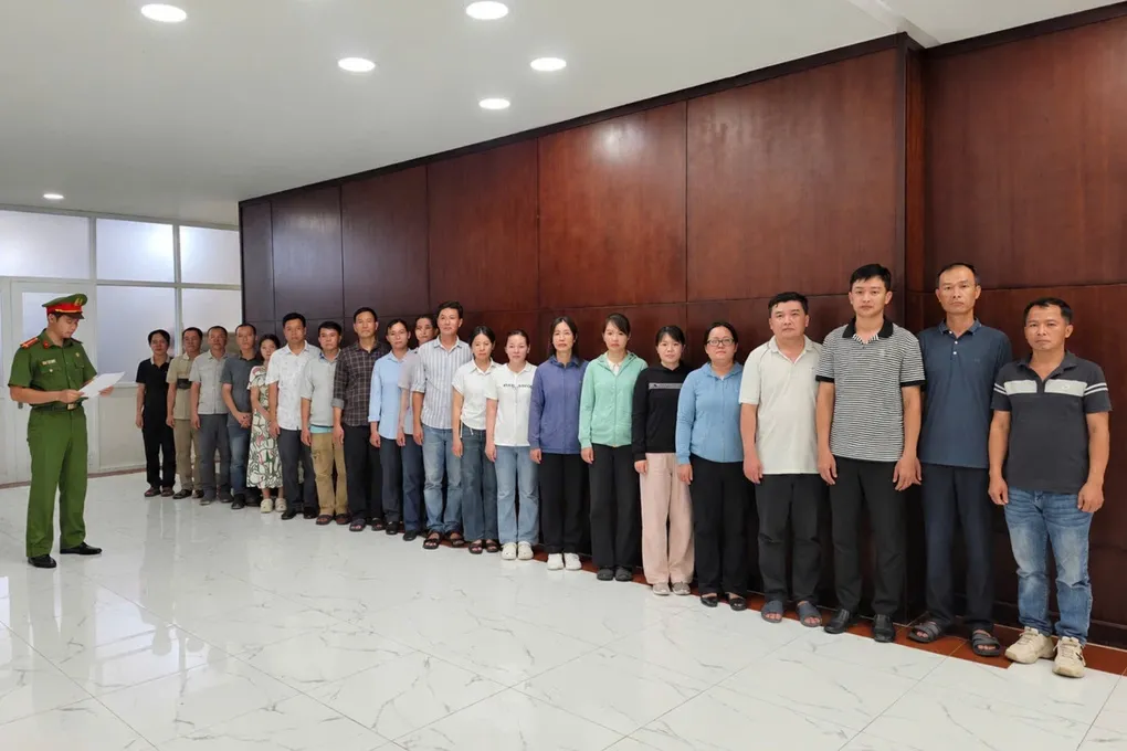 Một số bị can trong đường dây. Ảnh: Công an TP HCM