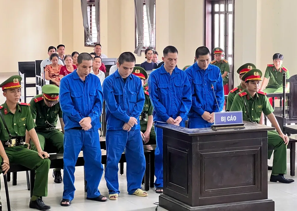 Các bị cáo tại tòa. Ảnh: Nam An