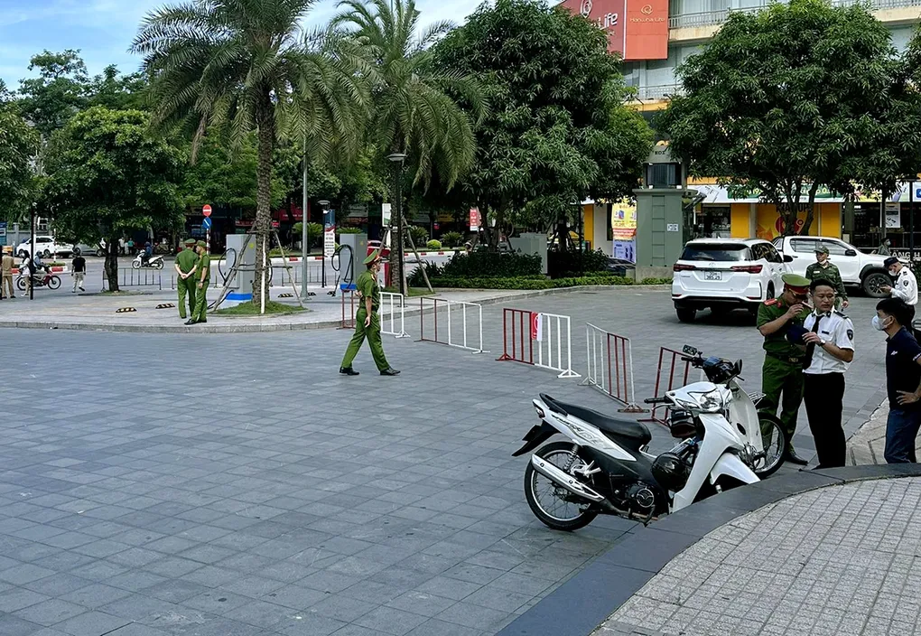 Khu vực sân của trung tâm thương mại, nơi xảy ra án mạng hồi tháng 7/2023. Ảnh: Hùng Lê