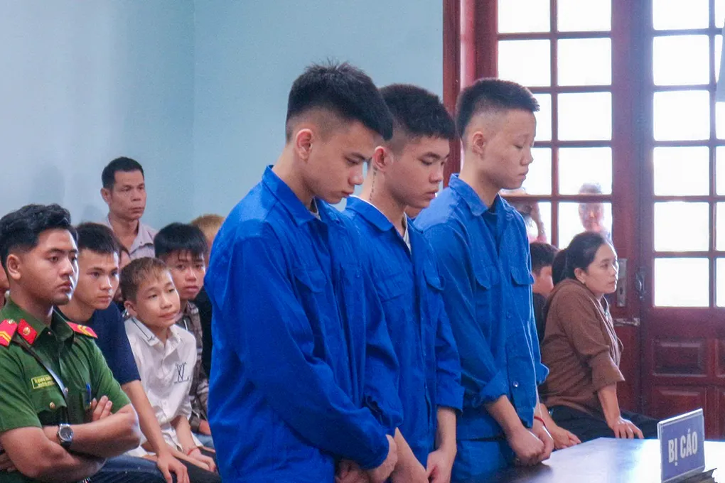 Ba bị cáo tại tòa, chiều 28/9. Ảnh: Hùng Lê