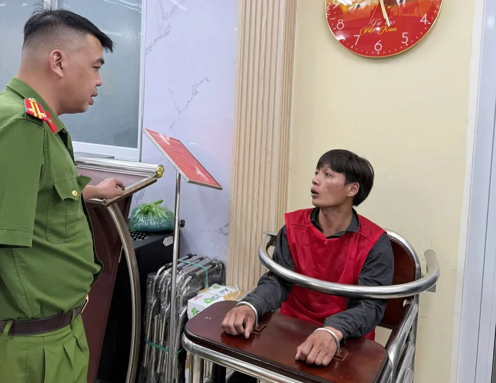 Nguyễn Văn Tuấn tại cơ quan điều tra. Ảnh: Công an TP HCM