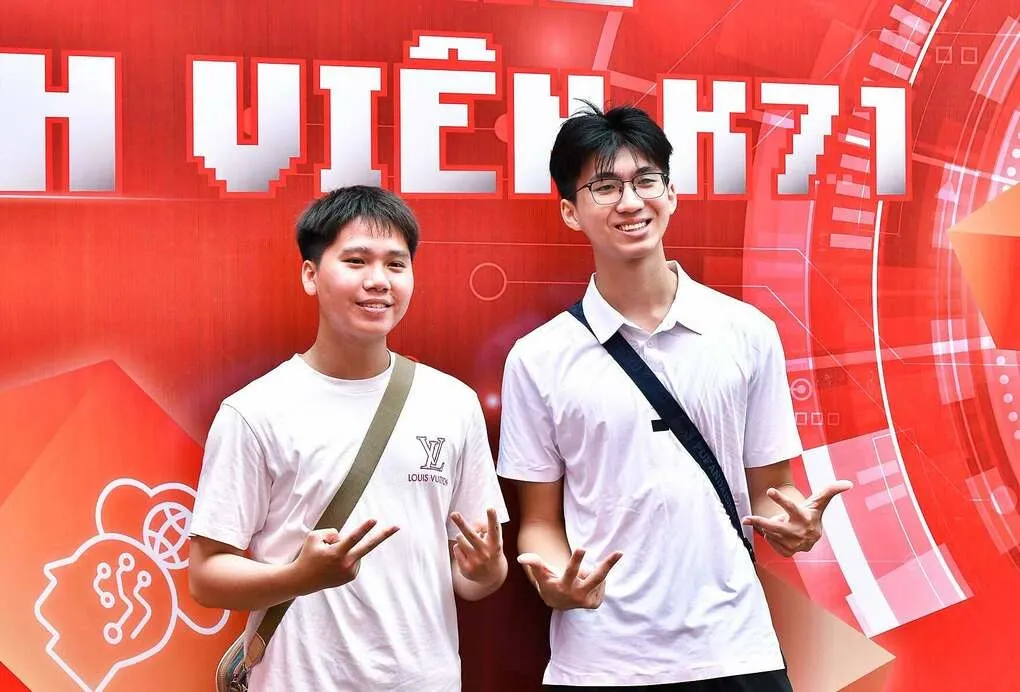 Tân sinh viên nhập học Đại học Bách khoa Hà Nội hôm 25/8. Ảnh: HUST