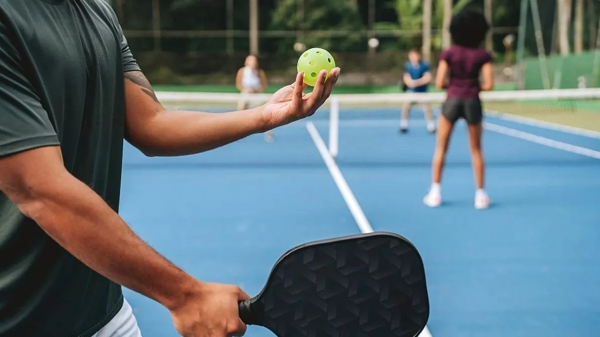 Cha mẹ bị bắt vì bỏ 3 con ở nhà để đi chơi pickleball