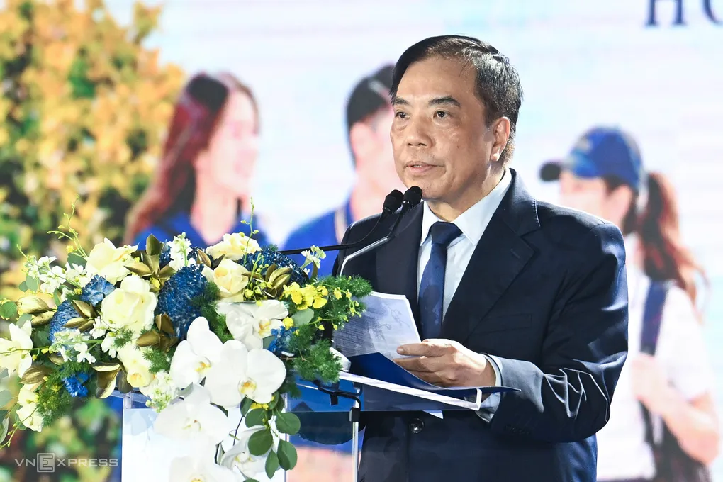 PGS.TS. Bùi Anh Tuấn, Hiệu trưởng trường Đại học Victoria Hòa Bình, phát biểu tại buổi lễ. Ảnh: Giang Huy