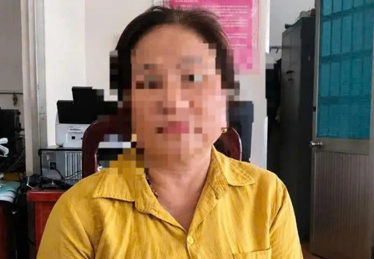 Bà Nguyễn Thị Kim Phương tại cơ quan công an. Ảnh: Công an Vĩnh Long