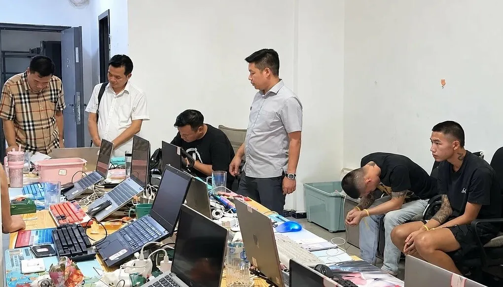 Công an khám xét tại hiện trường. Ảnh: Công an cung cấp