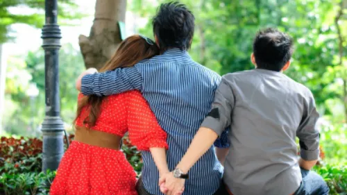Vợ có bạn trai khi đang ly thân, chồng nên làm gì?