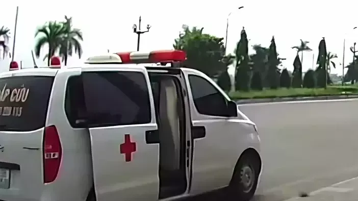 Gia đình bệnh nhân nguy kịch phải trả 9,5 triệu đồng cho chuyến xe 16 km