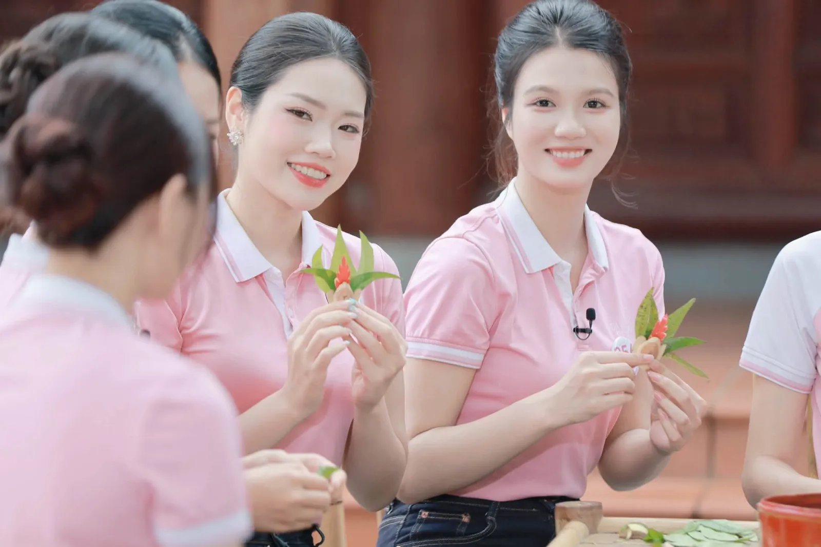 53 người đẹp Hoa hậu Việt Nam 2026 học hát quan họ, têm trầu cánh phượng - Ảnh 4.