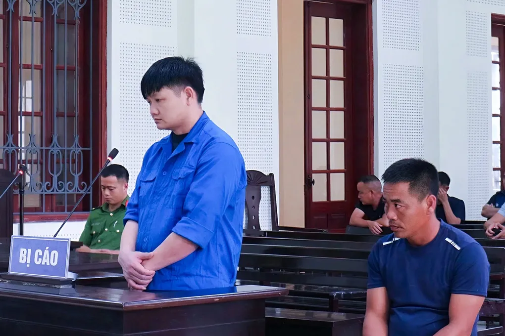 Bị cáo Lương (góc phải) và Đào tại tòa. Ảnh: Hùng Lê