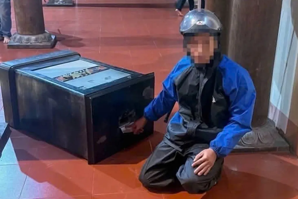 Nguyễn Thành Sơn phá két sắt hòm công đức, lấy 33 triệu đồng. Ảnh: Công an xã Ia Hrung